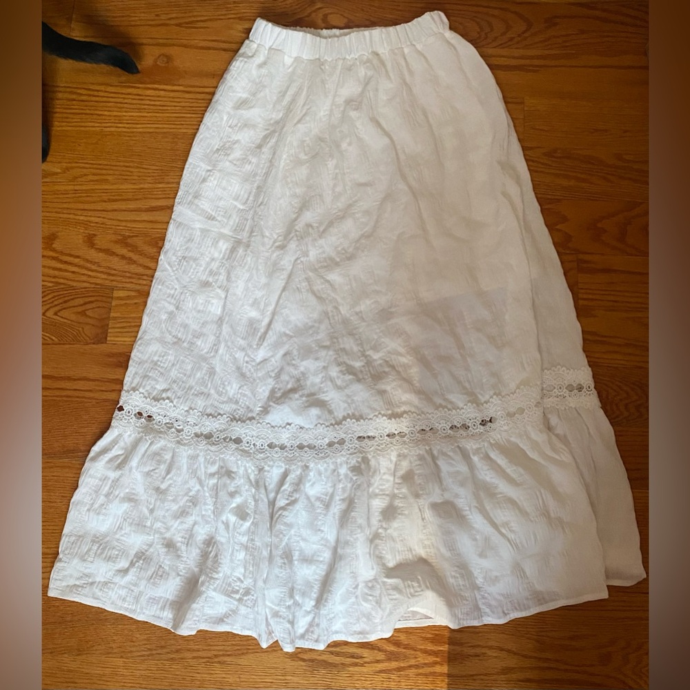 White A-Line Cotton Skirt with Lace Trim
